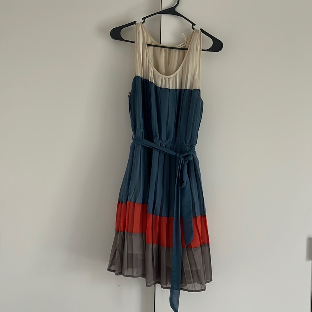 Sleeveless, pleated dress
